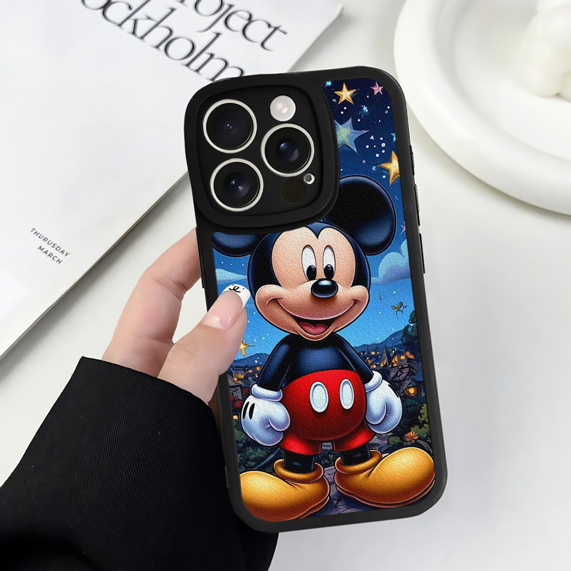（画像用） ミッキーマウス Mickey Mouse 【iPhone 16シリーズ対応】シリコンスマホケース（レザー調） 材質：シリコン